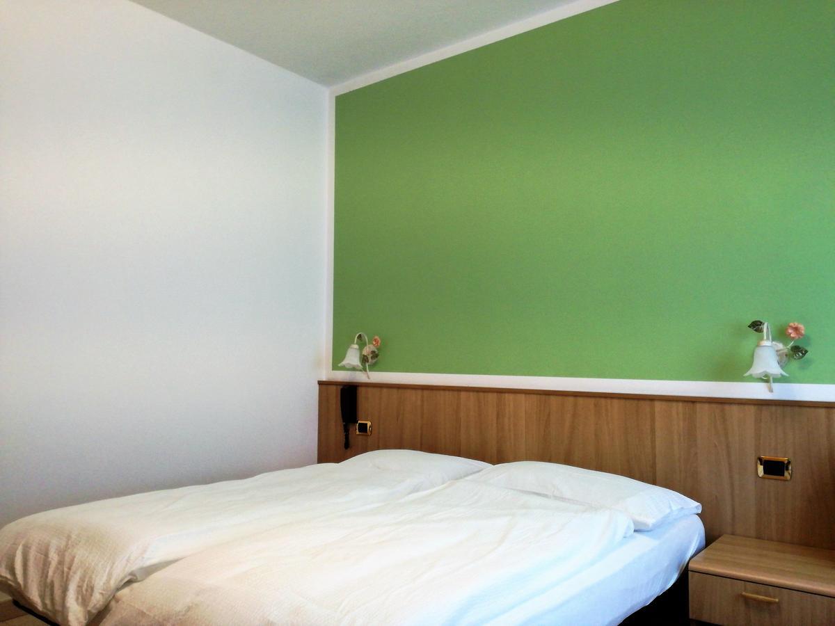 Green Base Hotel B&B Мале Екстер'єр фото